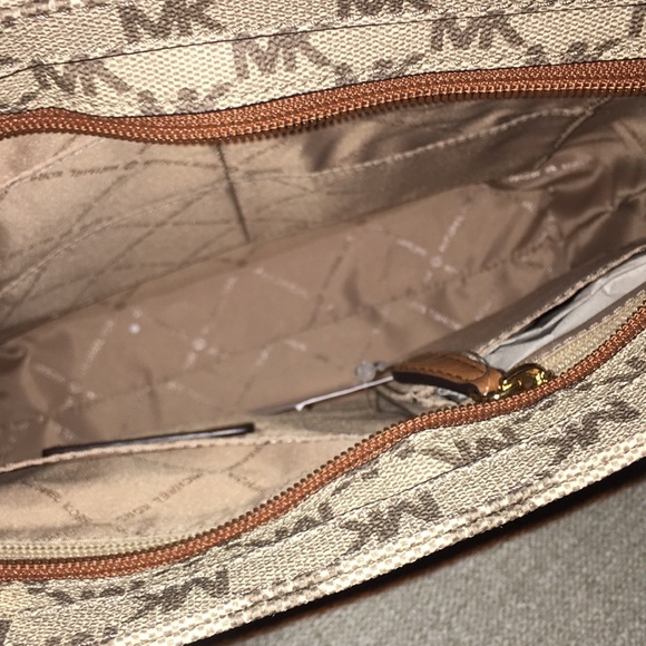 🌟HOST🎖PICK 🌟NWT 👜Michael Kors 👜 - Picture 5 of 8